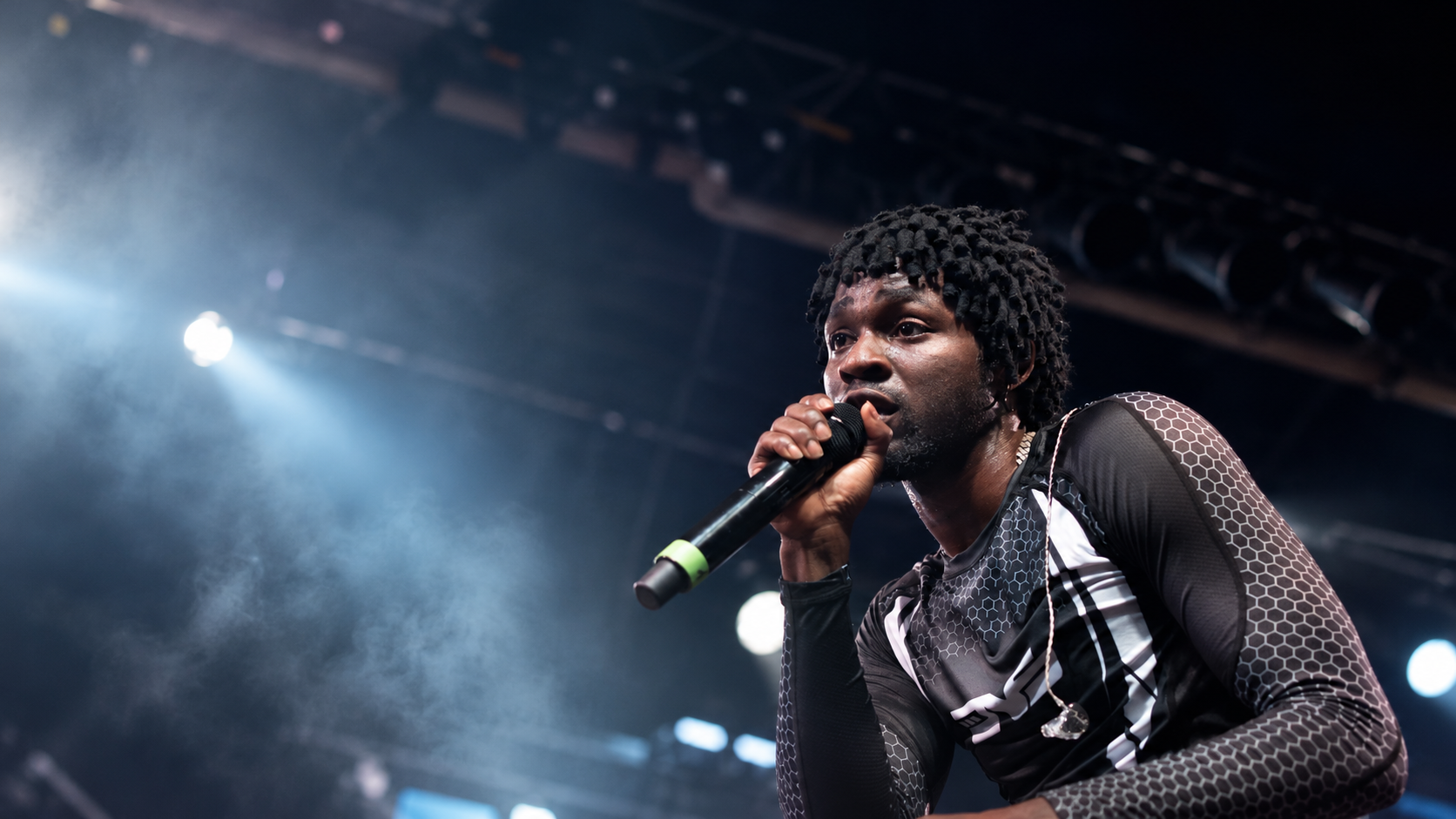 Omah Lay Postpones His Clarity of Mind Tour From 30th October While He Recovers From a Knee Ligament Injury